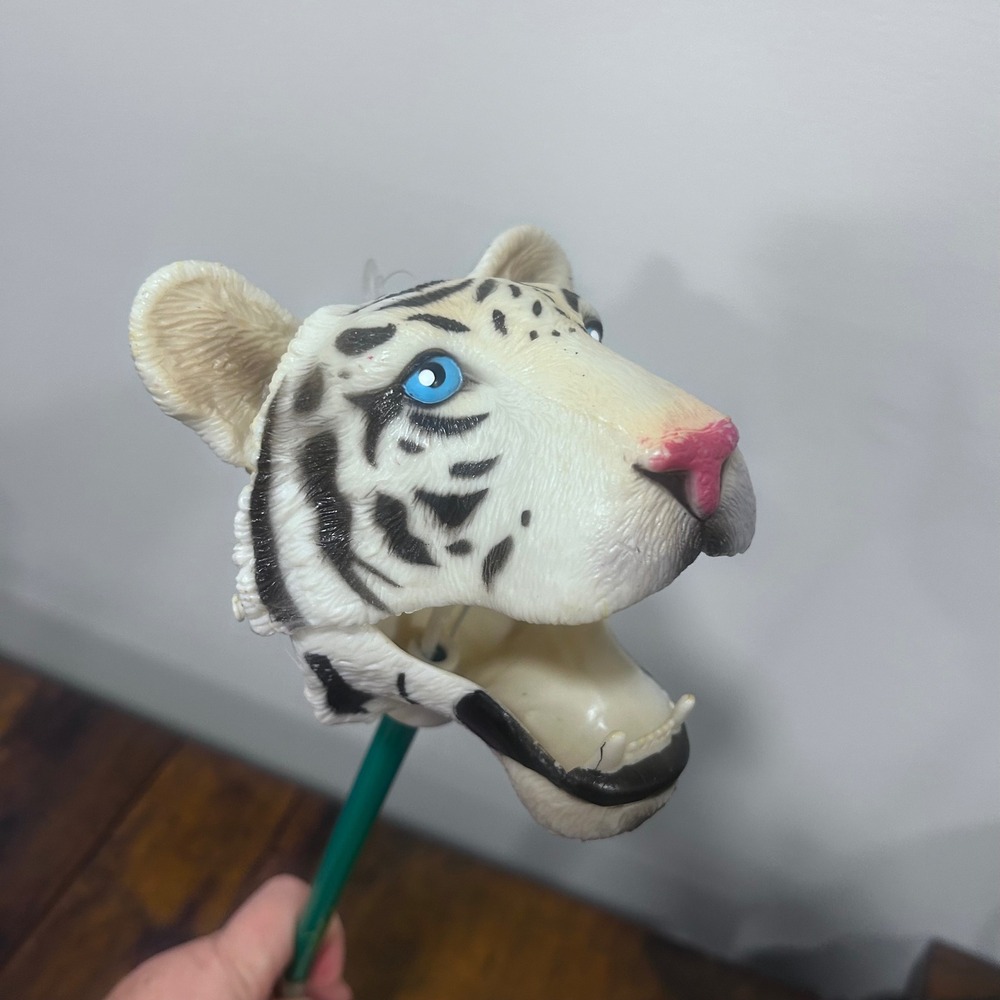 Busch Gardens White Tiger Snapping Jaw Grabber Toy Teal 17 Inch Souvenir